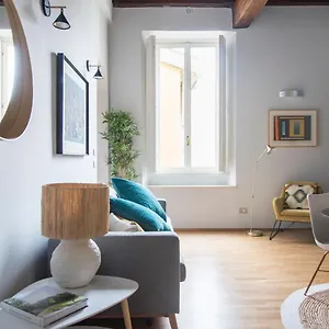 Apartment Youhosty - Santa Marta 11, Milan
